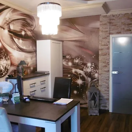 Ahorn Hotel Chociebuż
